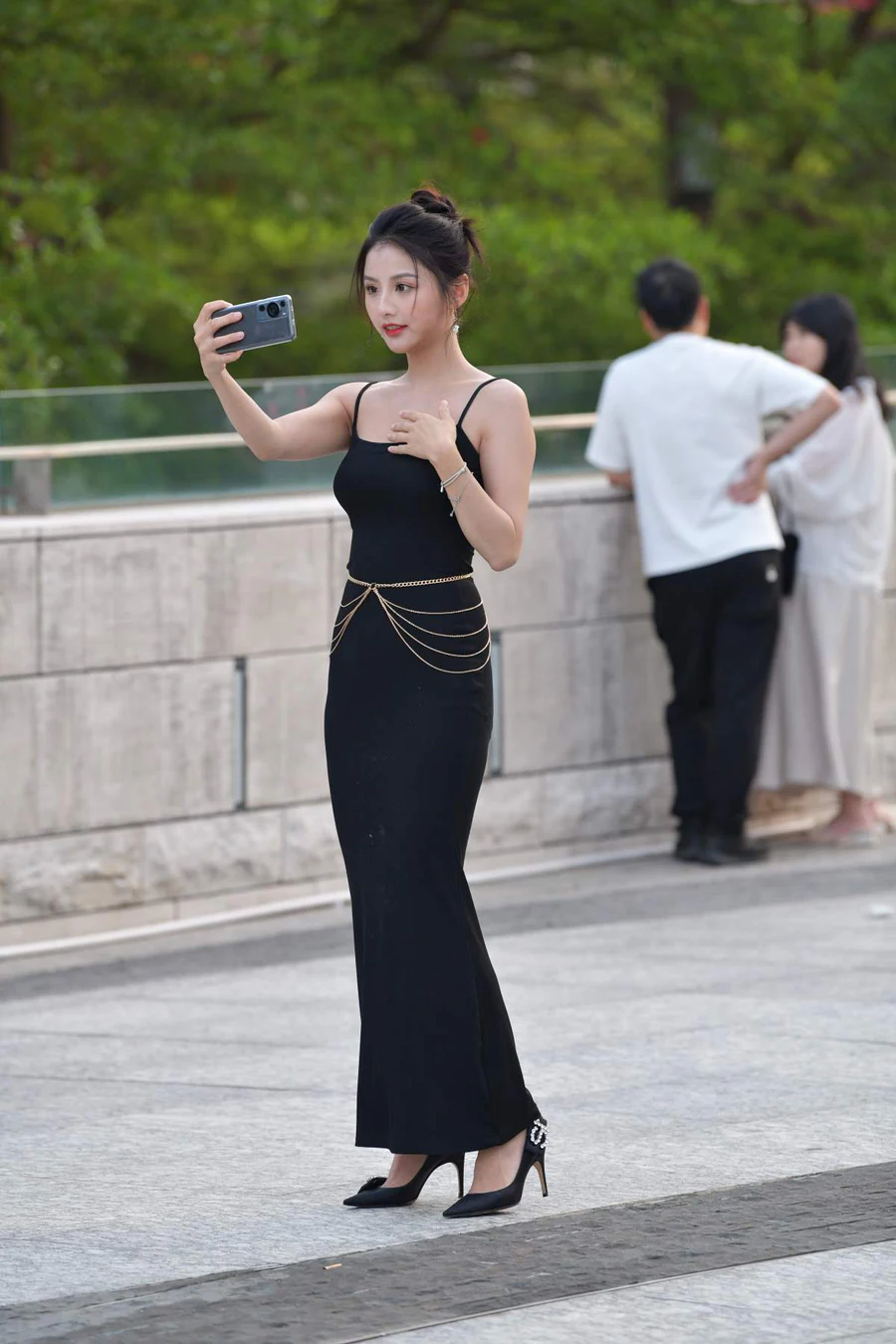 精选街拍作品 NO.5079 魅力黑色长裙 街拍-第1张