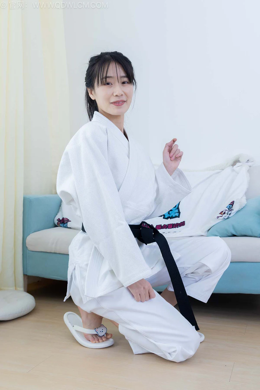 物恋传媒 NO.2552 菜菜-人字拖、黑色踩脚裤袜、裸足、纯白棉袜 WLCM物恋传媒-第1张