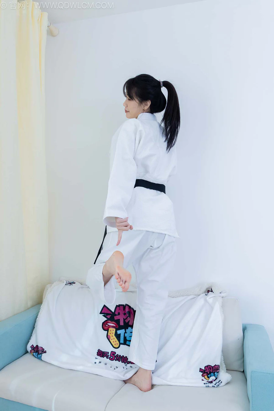 物恋传媒 NO.2552 菜菜-人字拖、黑色踩脚裤袜、裸足、纯白棉袜 WLCM物恋传媒-第2张