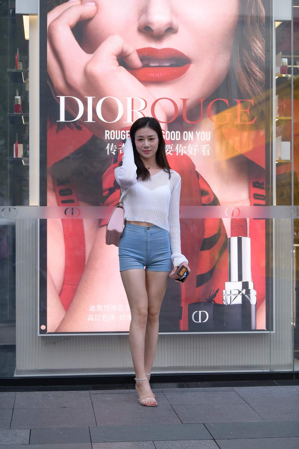 精选街拍作品 NO.5087 高腰牛仔短裤 街拍-第1张