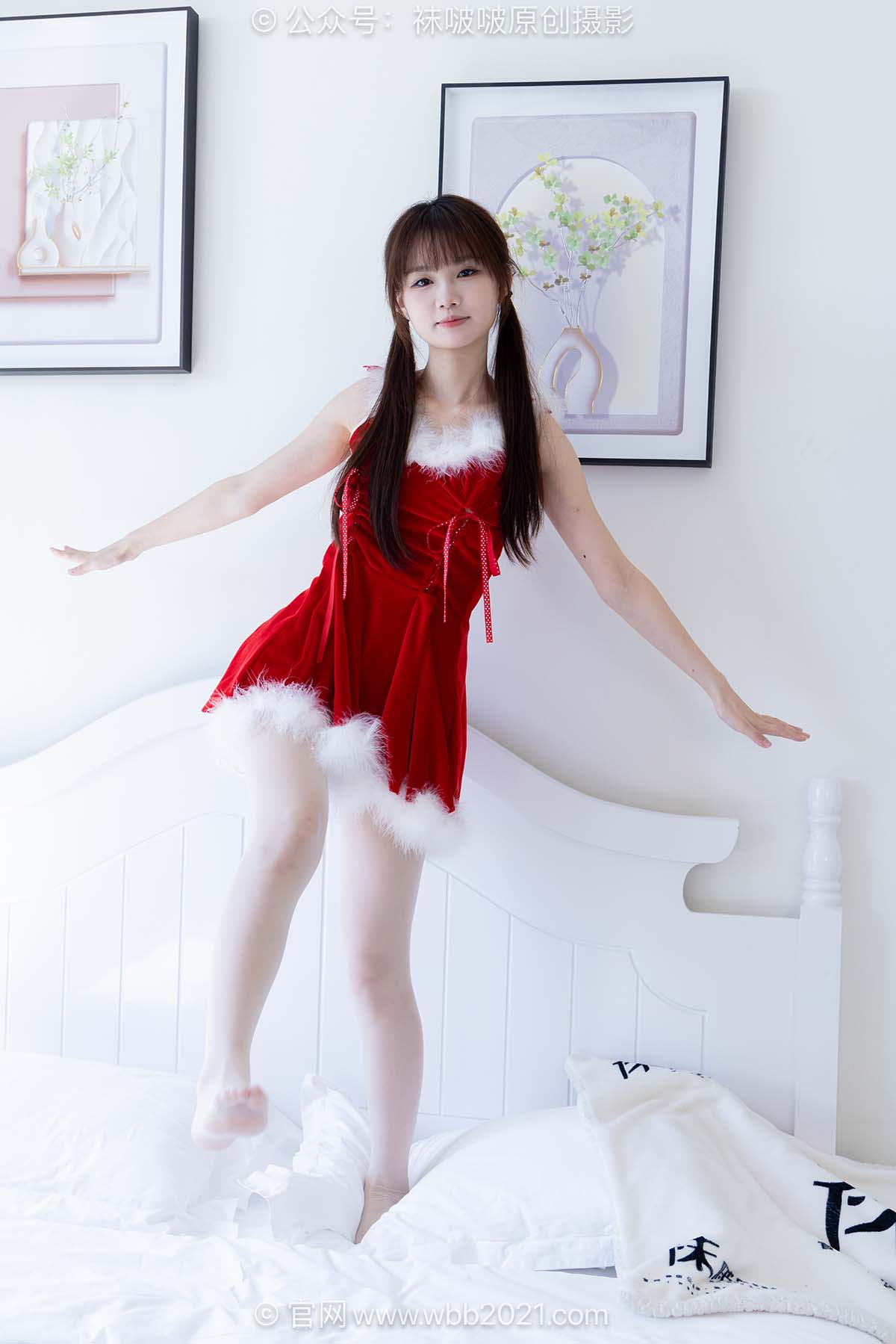 [BoBoSocks袜啵啵]NO.628 甜甜圈-凉鞋、雪地靴、油亮薄白丝、裸足、圣诞裙 BoBoSocks袜啵啵-第1张