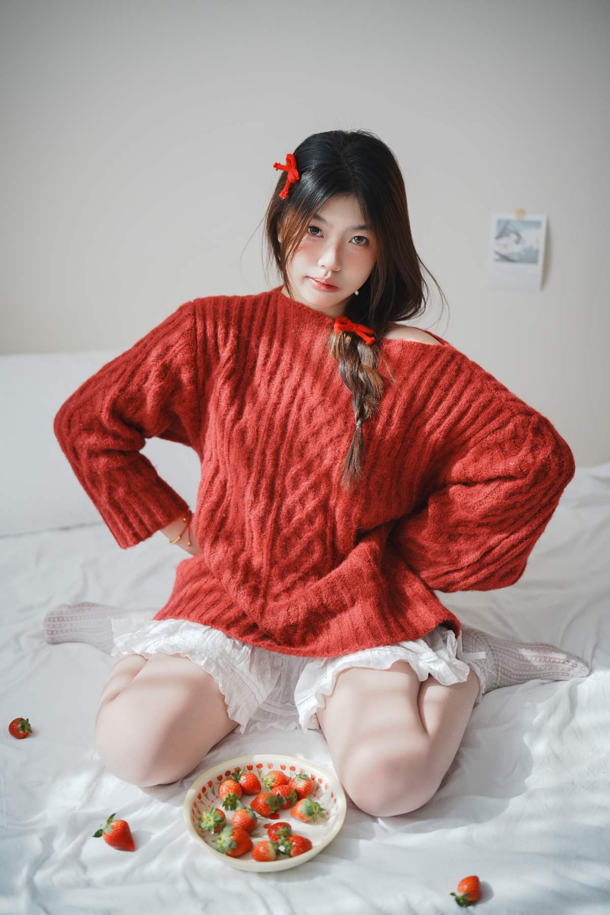 [YITUYU艺图语]2025.08.16 草莓 小白裙室内 静静已 YITUYU艺图语-第1张