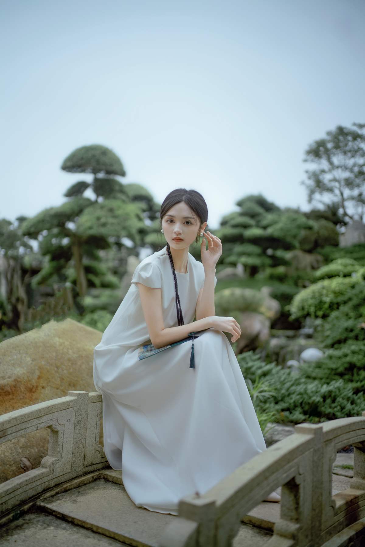 [YITUYU艺图语]2025.08.16 白裙映园，锦鲤伴仙踪 雨文 YITUYU艺图语-第1张