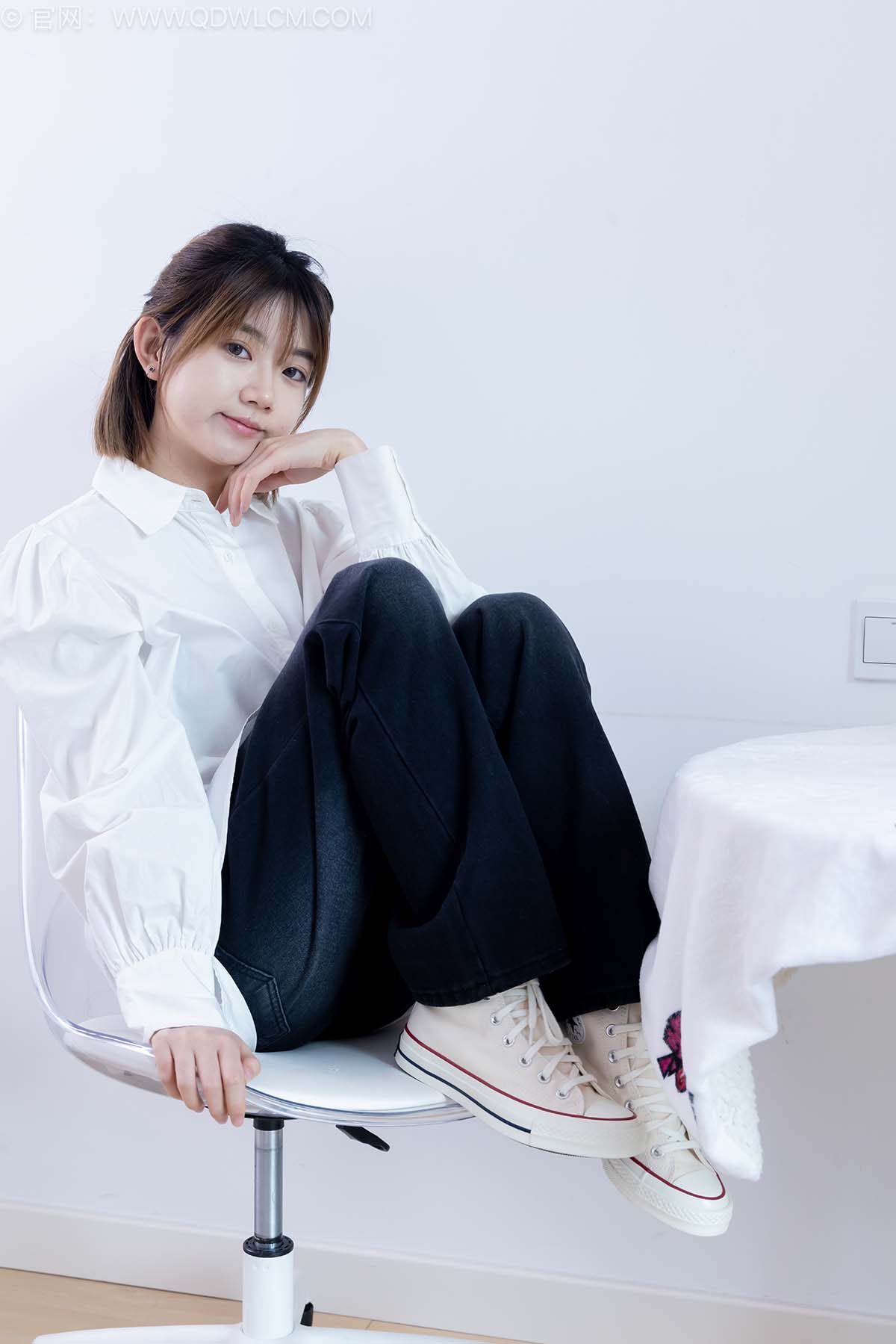 物恋传媒 NO.2554 欢欢-帆布鞋、粉色船袜 WLCM物恋传媒-第1张