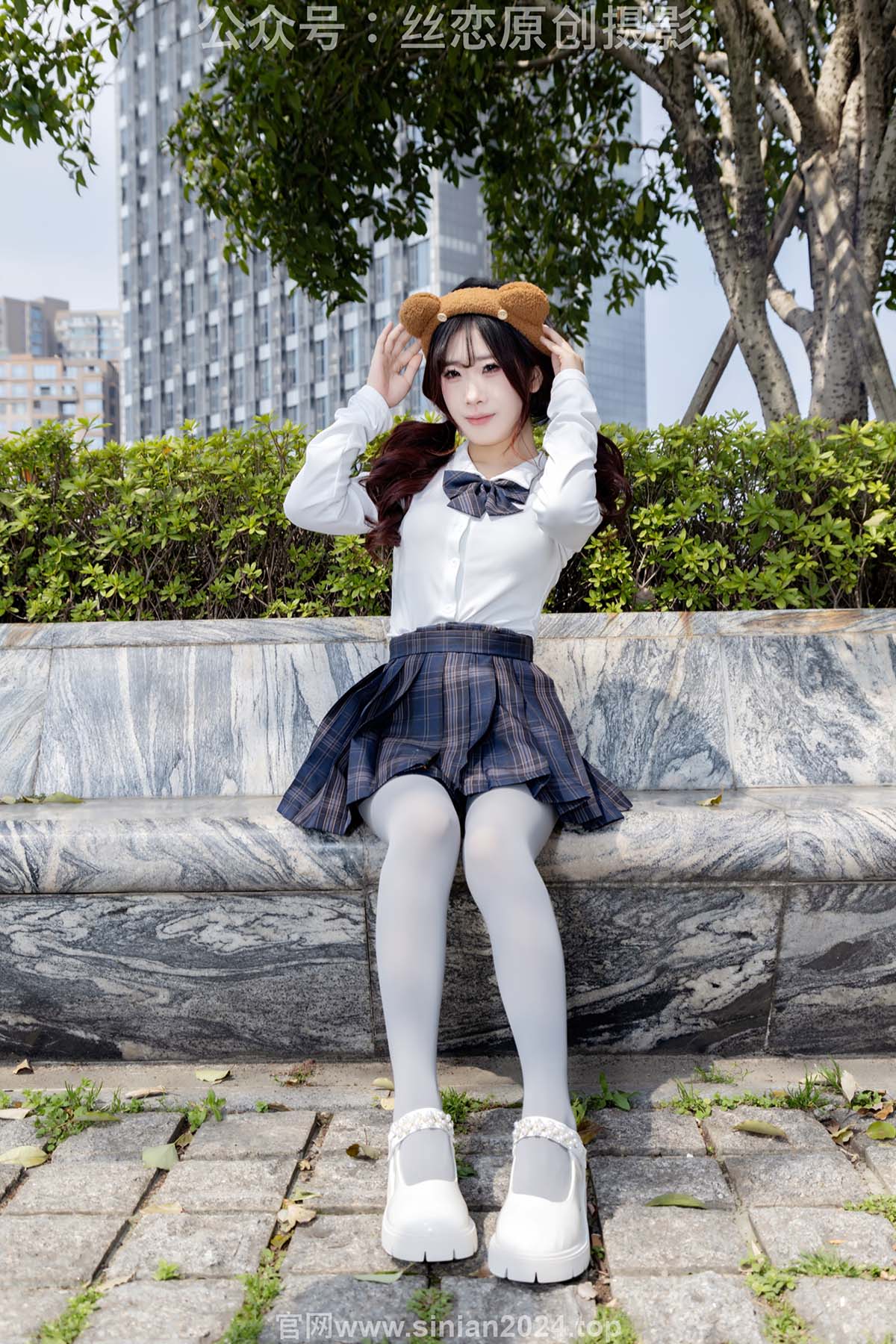 丝恋摄影 NO.009 小梦-白色衬衫 碎花短裙 灰色丝袜 白色玛丽珍 丝恋摄影-第1张