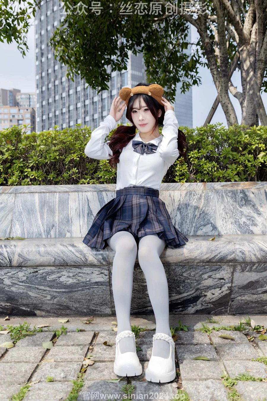丝恋摄影 NO.009 小梦-白色衬衫 碎花短裙 灰色丝袜 白色玛丽珍 丝恋摄影-第1张