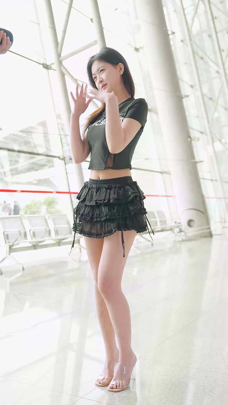 2024 广州车展 网红美女车模 beautyleg LOOKBOOK 106 街拍-第1张