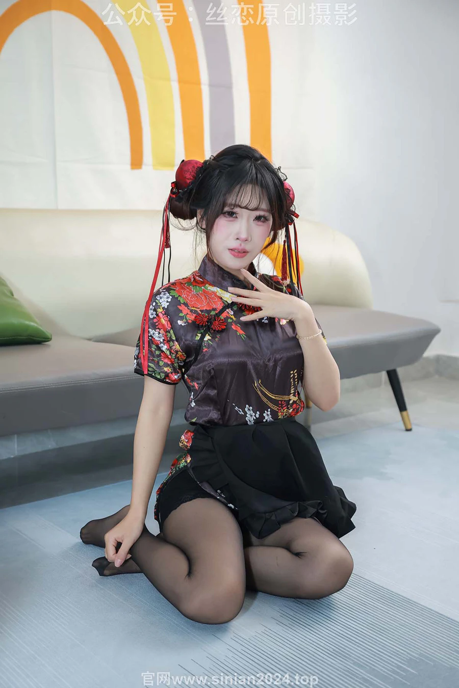 丝恋摄影 NO.011 小梦-绣花旗袍  黑色丝袜 黑色增高鞋 丝恋摄影-第1张