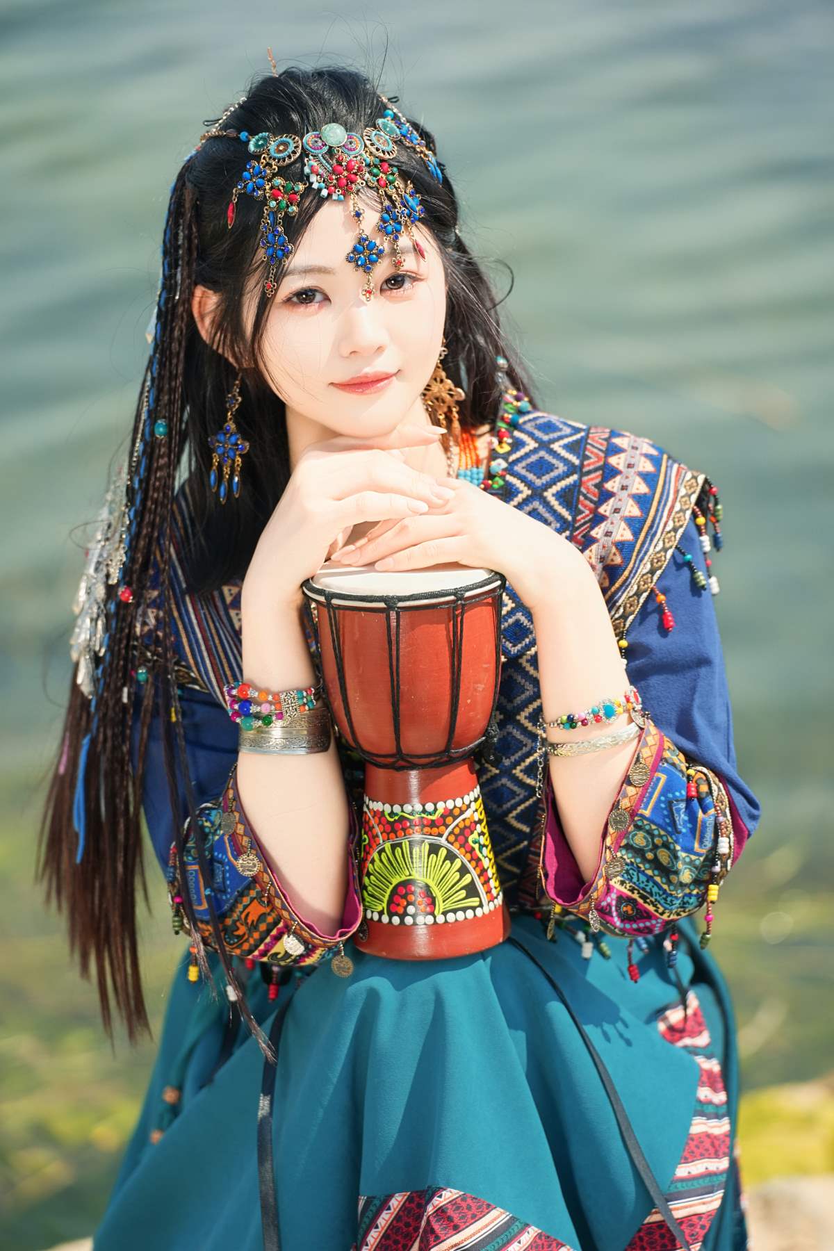 [YITUYU艺图语]2025.08.20 苗疆少女 森林中发光 晓蓝 YITUYU艺图语-第1张