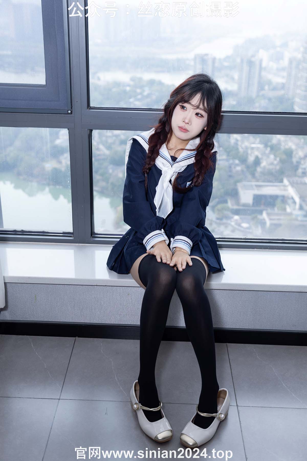 丝恋摄影 NO.017 小梦-学院风 jk连衣裙 黑色丝袜 白色小皮鞋 丝恋摄影-第1张