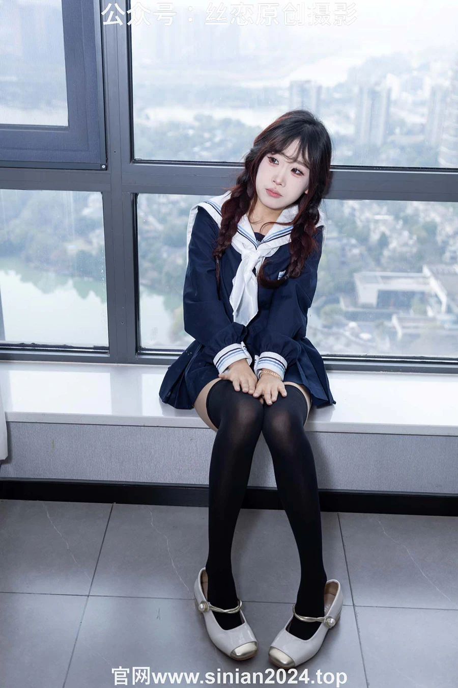 丝恋摄影 NO.017 小梦-学院风 jk连衣裙 黑色丝袜 白色小皮鞋 丝恋摄影-第1张