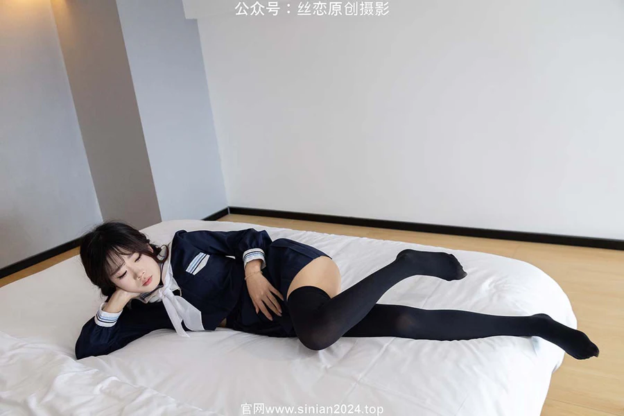 丝恋摄影 NO.017 小梦-学院风 jk连衣裙 黑色丝袜 白色小皮鞋 丝恋摄影-第2张
