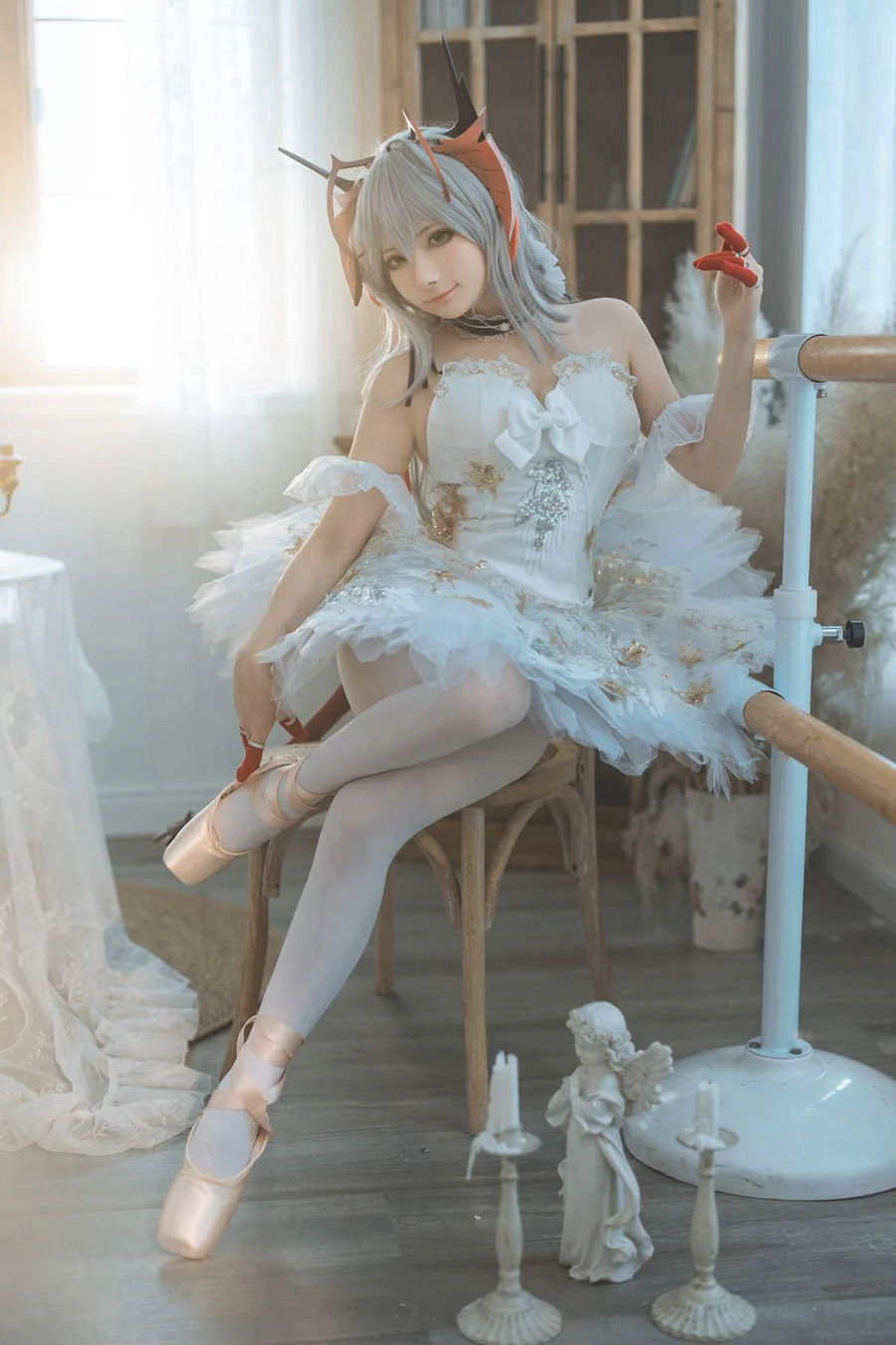 是三不是世w – 明日方舟 W 芭蕾 Cosplay-第1张