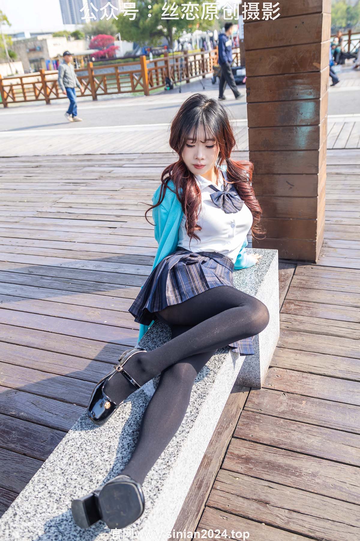 丝恋摄影 NO.020 小梦-学院风 jk连衣裙 黑色丝袜 黑色小皮鞋 丝恋摄影-第1张