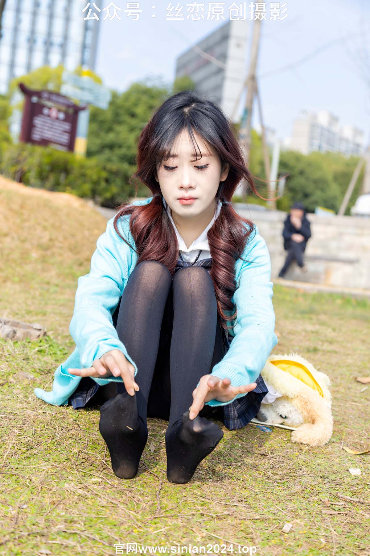 丝恋摄影 NO.020 小梦-学院风 jk连衣裙 黑色丝袜 黑色小皮鞋 丝恋摄影-第2张