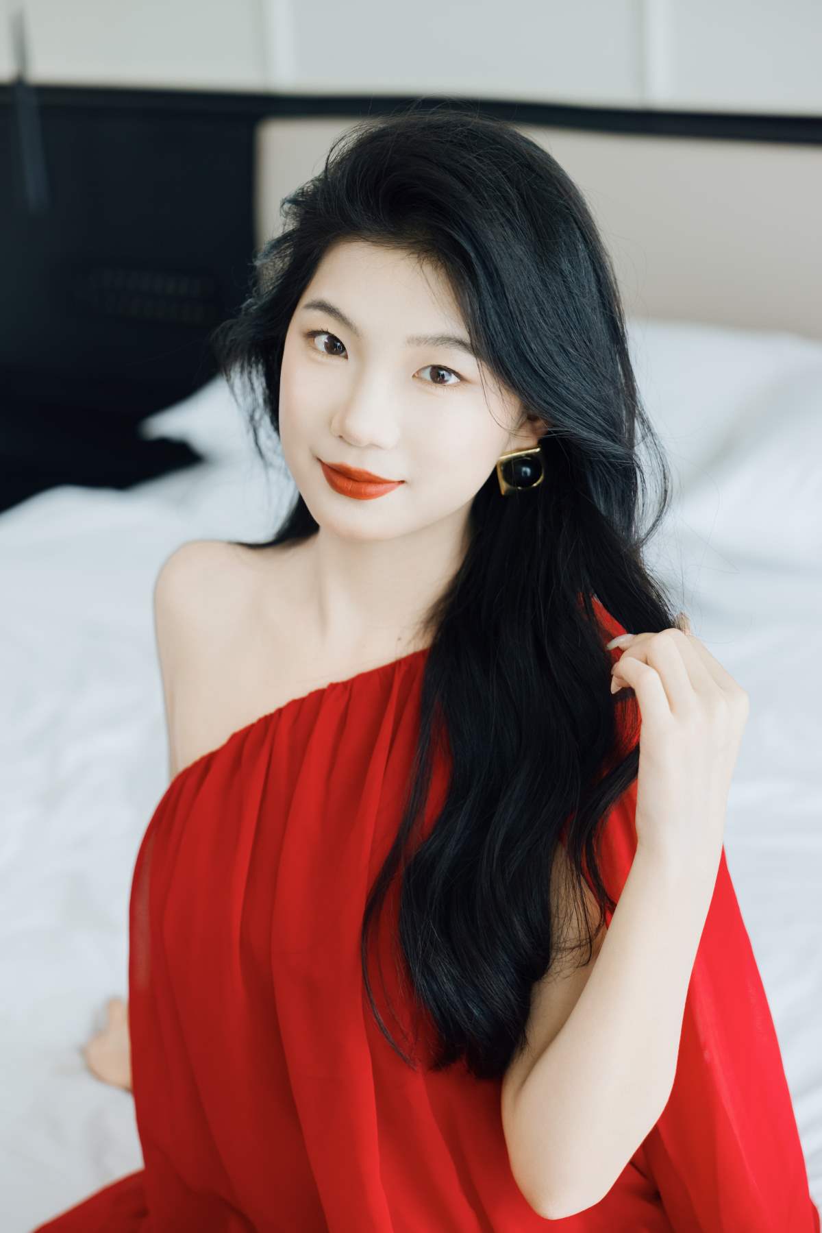 [YITUYU艺图语]2025.08.23 光影与绸缎的共舞 一杯杨枝 YITUYU艺图语-第1张