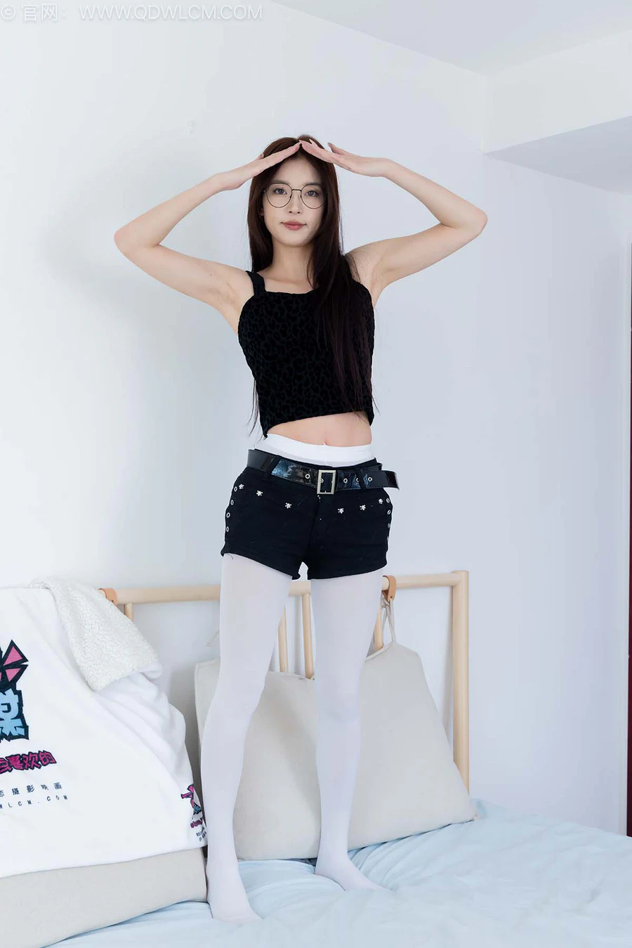 物恋传媒 NO.2566 茯苓-两双高跟鞋、厚白丝、腰丝 WLCM物恋传媒-第2张