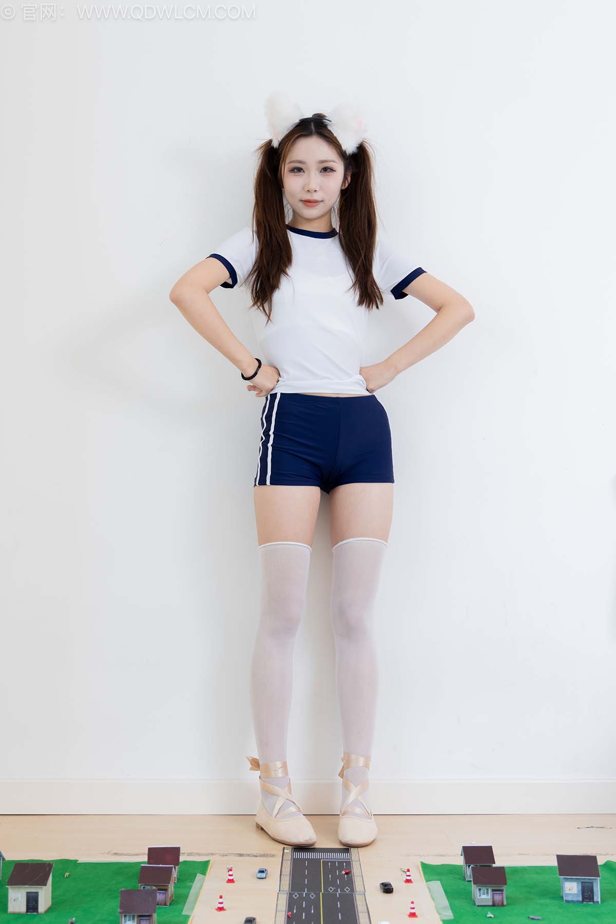 物恋传媒 NO.2565 泡泡-平底鞋、薄白丝大腿袜、体操服 WLCM物恋传媒-第1张