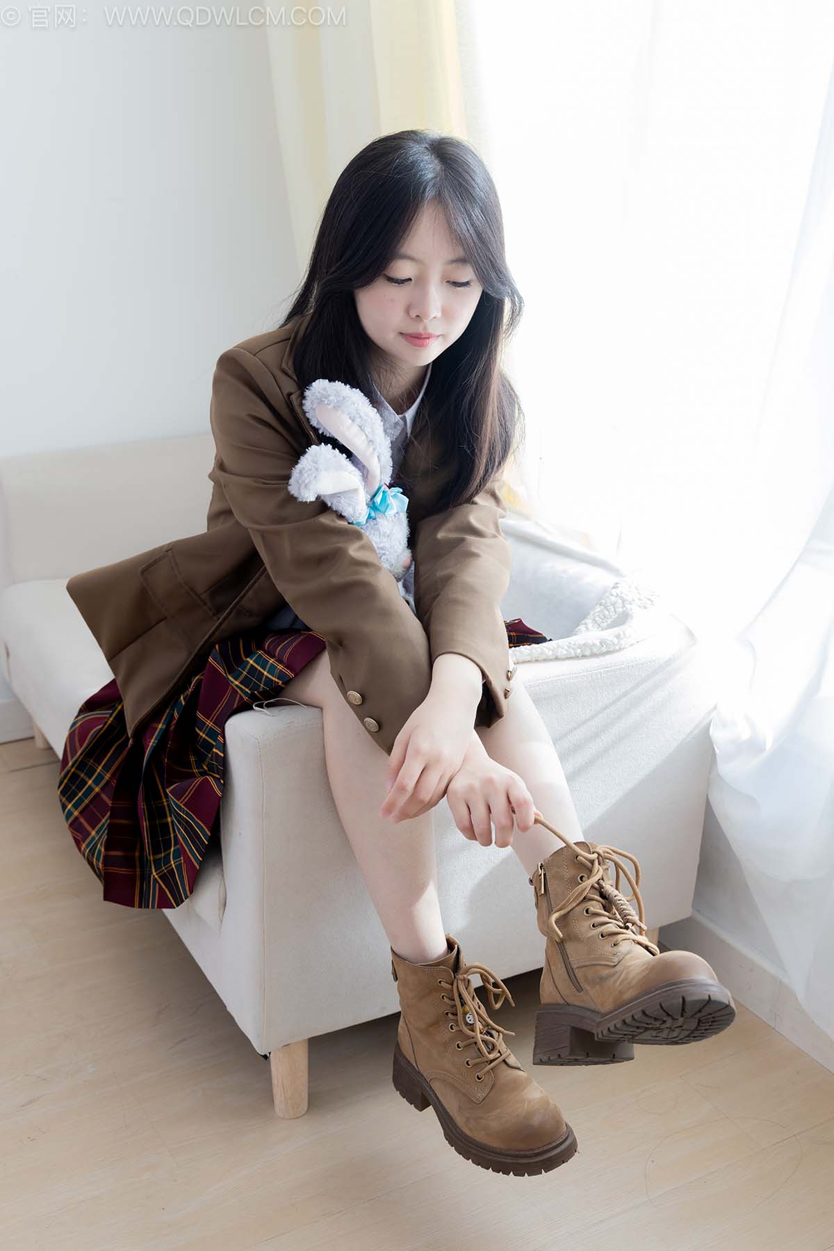 物恋传媒 NO.2567 萌萌-短靴、白棉袜、裸足、jk制服 WLCM物恋传媒-第1张