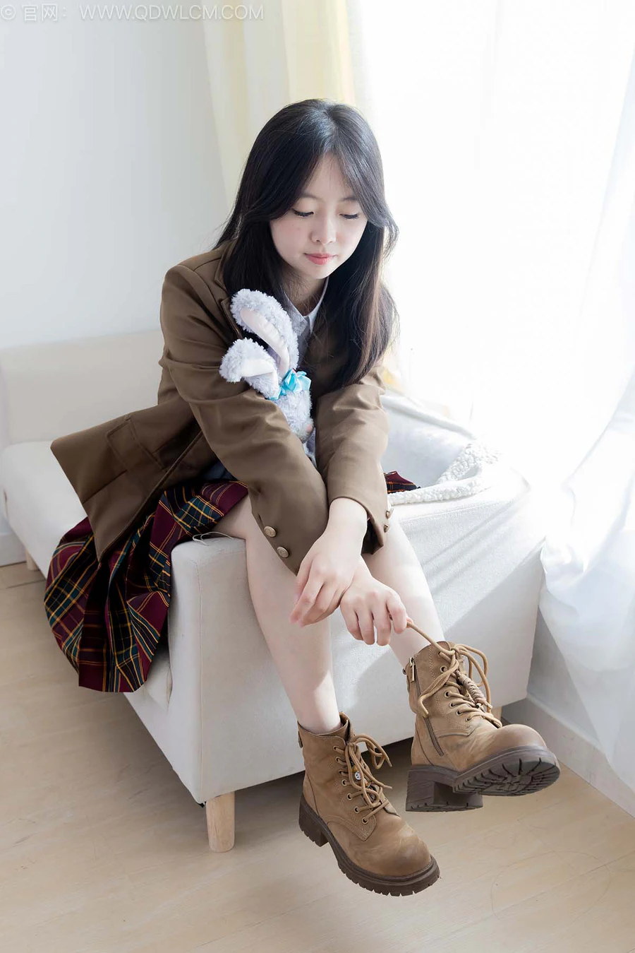 物恋传媒 NO.2567 萌萌-短靴、白棉袜、裸足、jk制服 WLCM物恋传媒-第1张