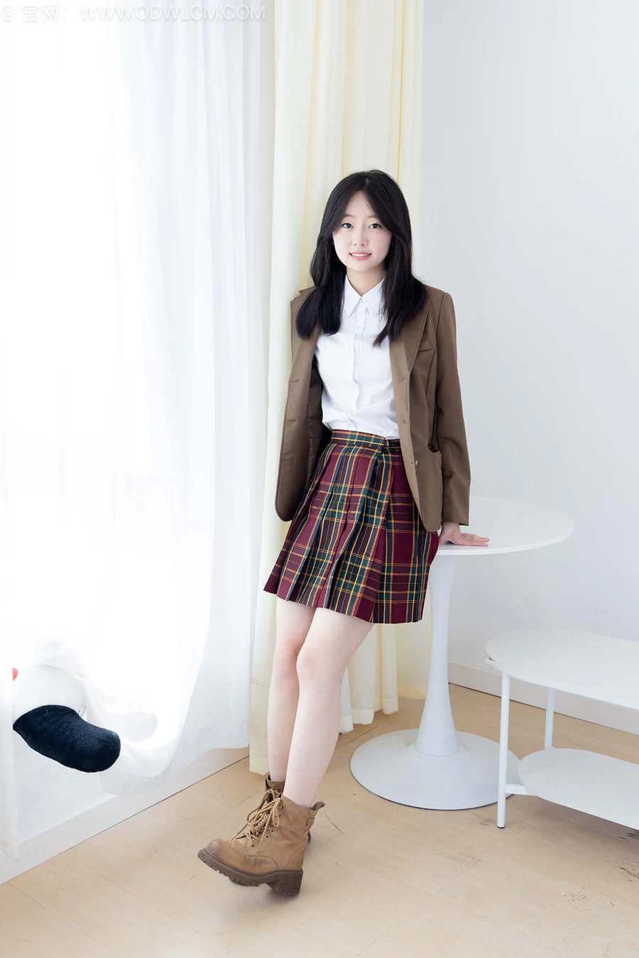 物恋传媒 NO.2567 萌萌-短靴、白棉袜、裸足、jk制服 WLCM物恋传媒-第2张