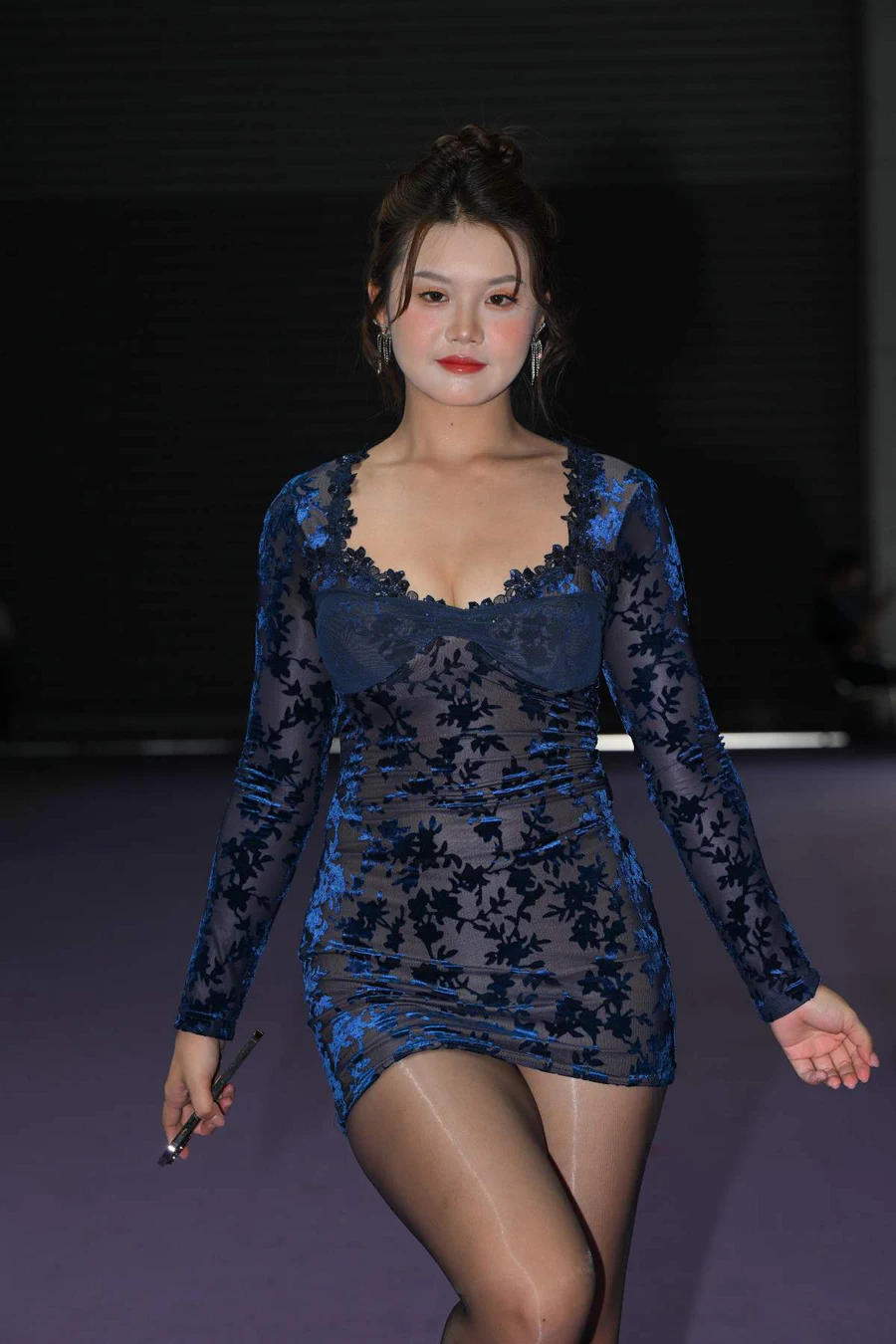 精选街拍作品 NO.5160 微胖网红小矫情 街拍-第1张