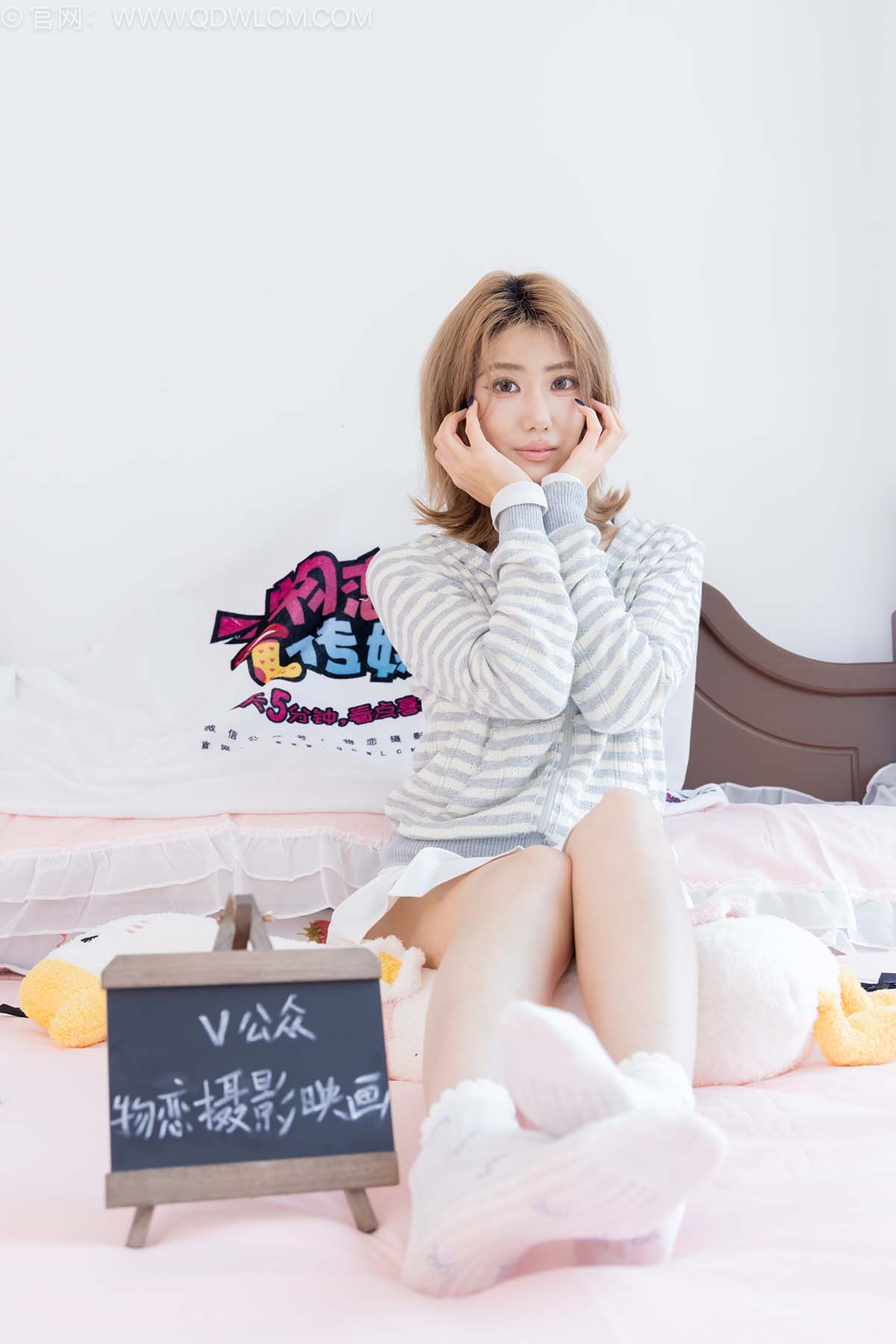 物恋传媒 NO.2571 灵儿-板鞋、白棉袜、裸足 WLCM物恋传媒-第2张