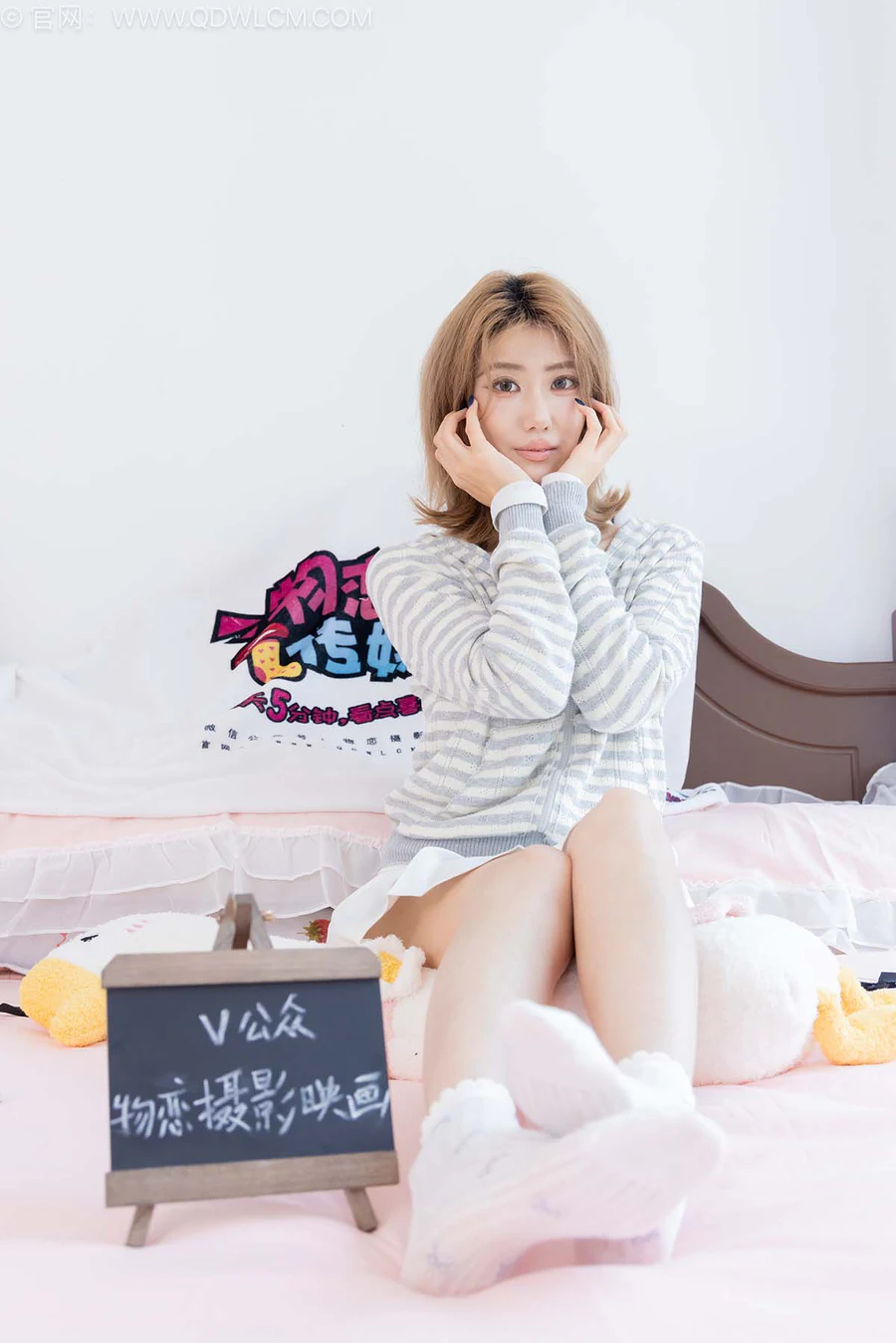 物恋传媒 NO.2571 灵儿-板鞋、白棉袜、裸足 WLCM物恋传媒-第2张