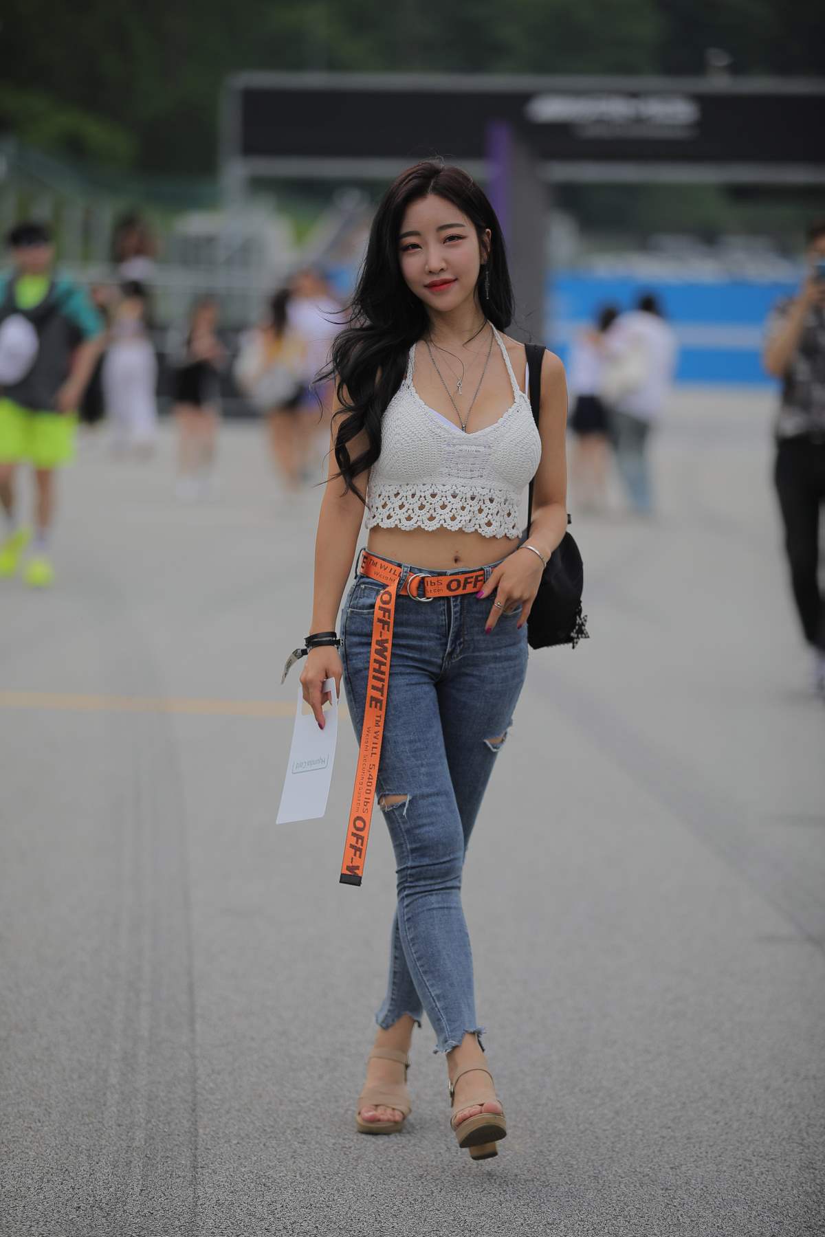 精选街拍作品 NO.5168 靓丽牛仔裤 街拍-第1张