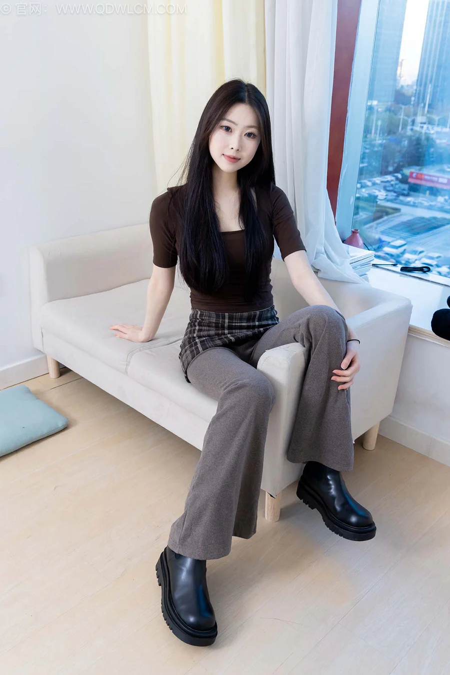 物恋传媒 NO.2573 小羊-短靴、薄灰丝、裤里丝 WLCM物恋传媒-第1张