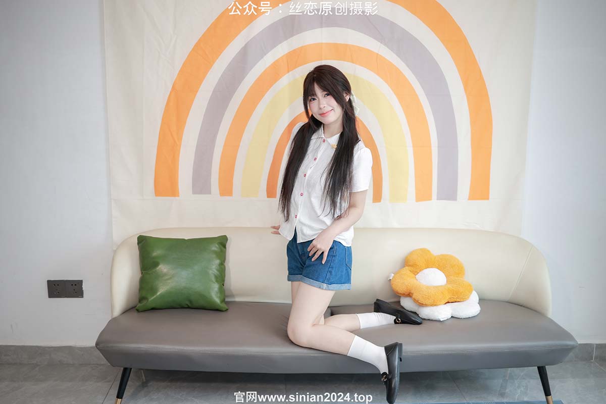 丝恋摄影 NO.038 泡芙-白色小衬衫 牛仔短裤  白棉袜 黑色小皮鞋 丝恋摄影-第2张