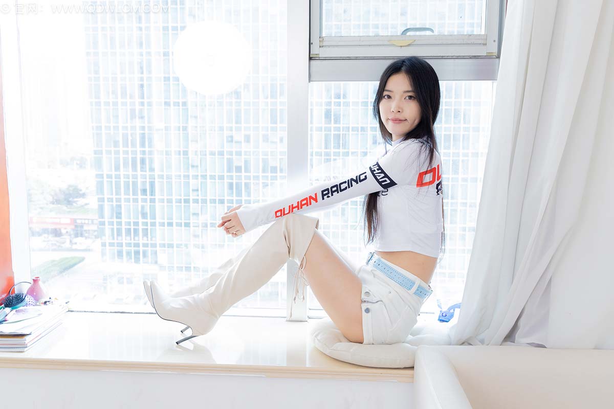 物恋传媒 NO.2575 茯苓-高跟长靴、白棉袜、裸足 WLCM物恋传媒-第2张