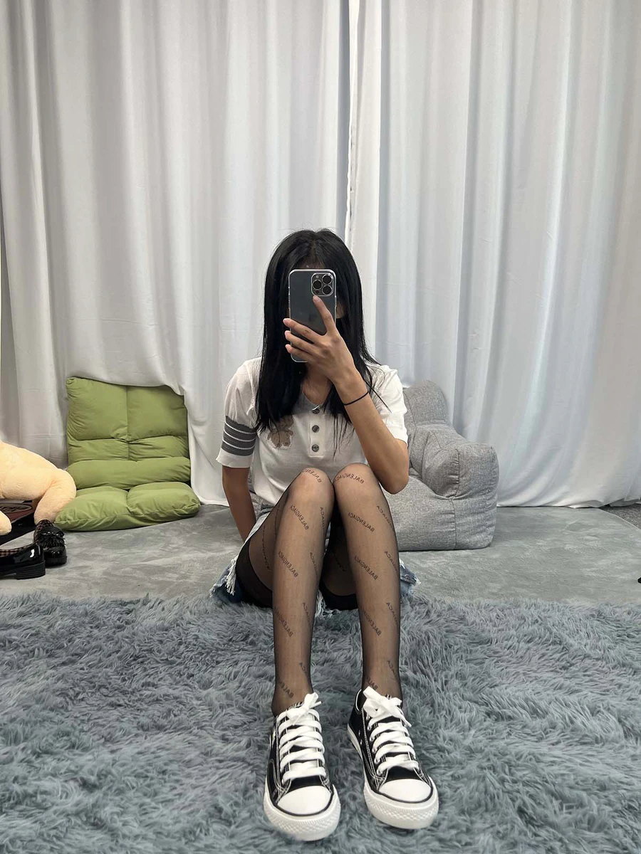 三禾摄影 NO.061 字母黑丝 帆布鞋 三禾摄影-第2张