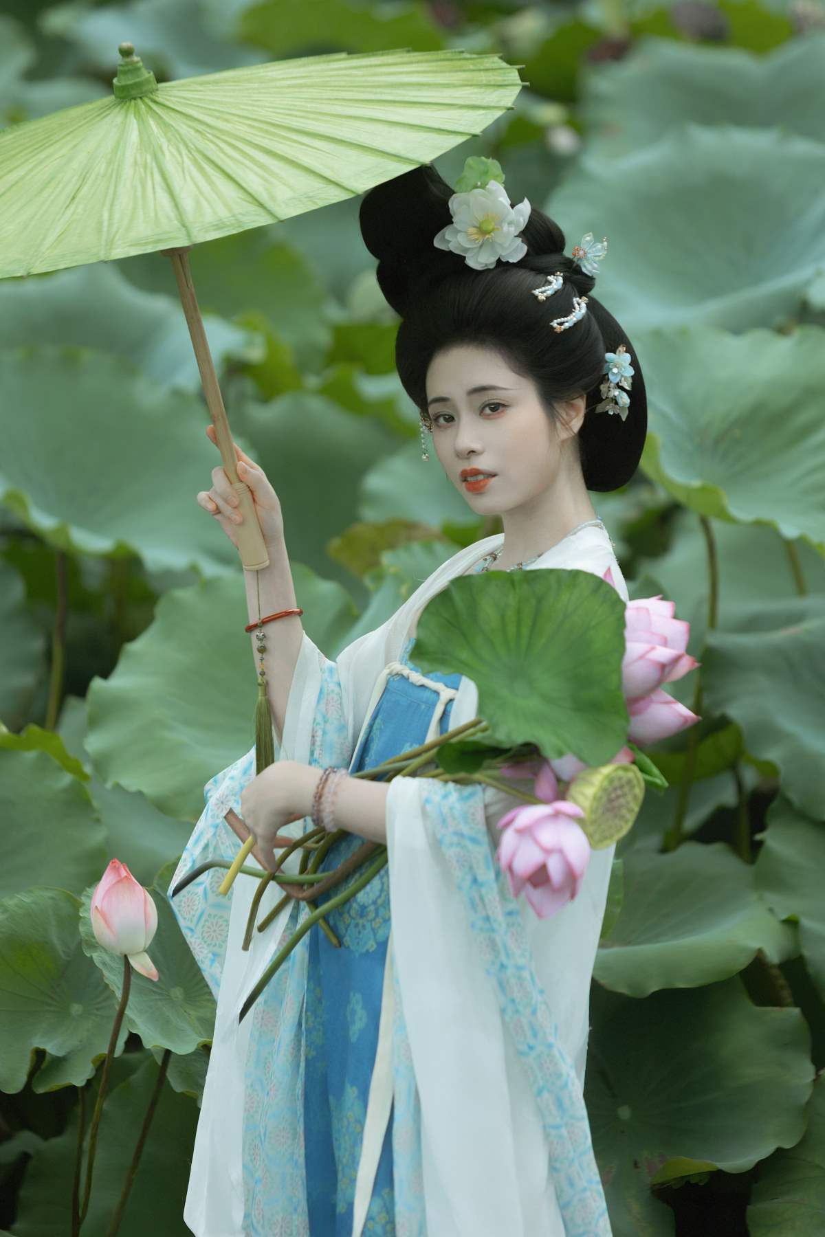 [YITUYU艺图语]2025.08.30 荷间独酌 猫酱 YITUYU艺图语-第1张