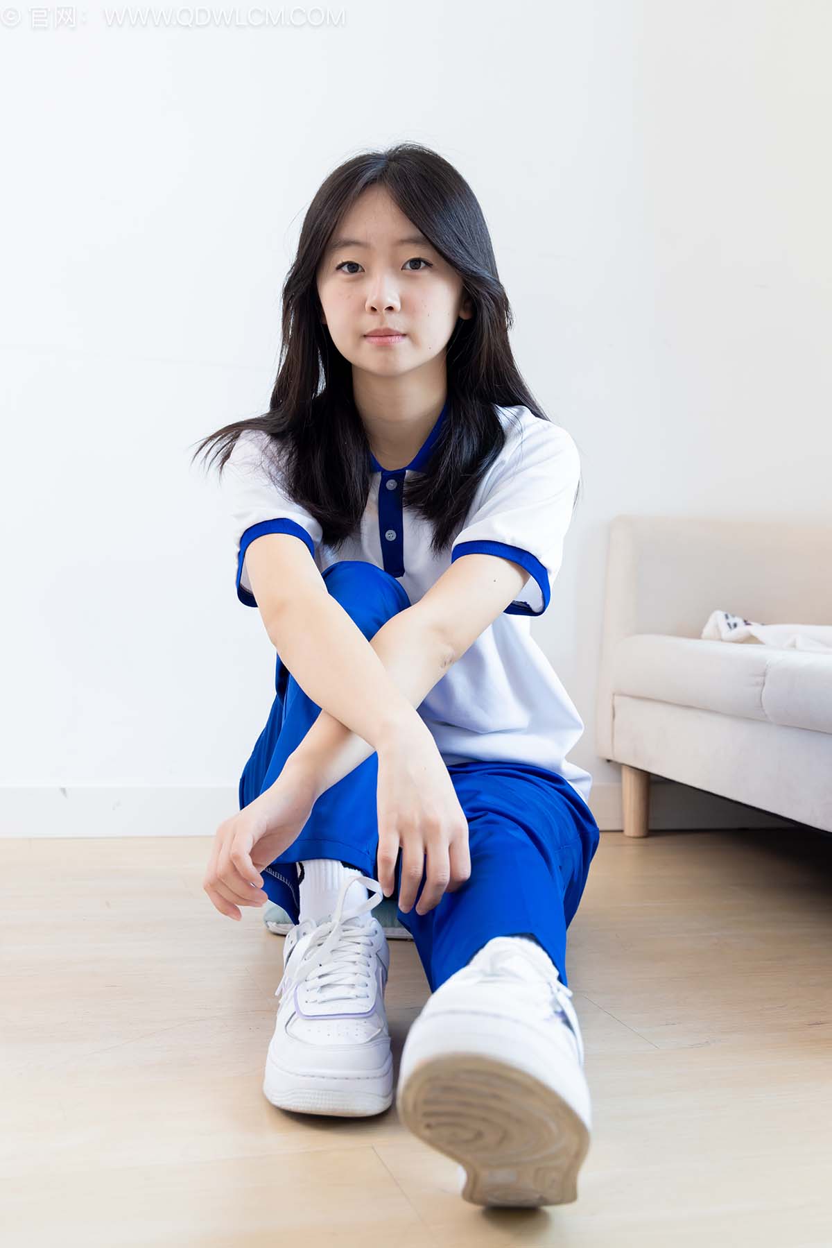 物恋传媒 NO.2576 萌萌-板鞋、白棉袜、裸足、校服 WLCM物恋传媒-第2张