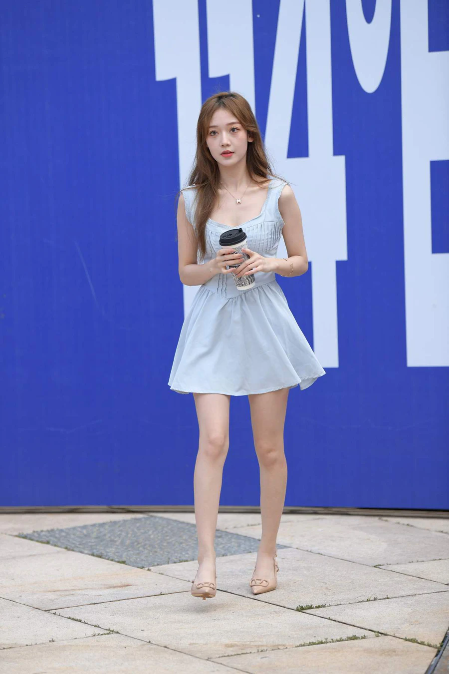 精选街拍作品 NO.5194 蓝色裙装女子 街拍-第1张