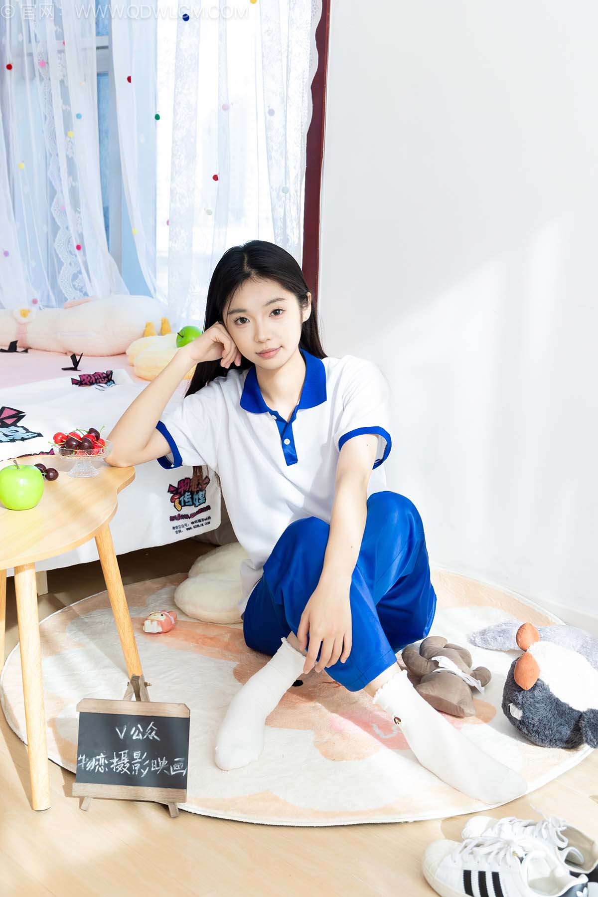 物恋传媒 NO.2579 青提-板鞋、白棉袜、裸足、校服 WLCM物恋传媒-第1张