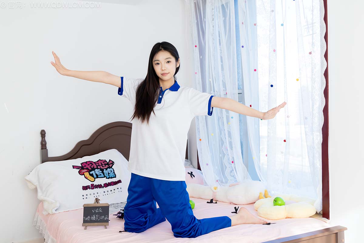 物恋传媒 NO.2579 青提-板鞋、白棉袜、裸足、校服 WLCM物恋传媒-第2张