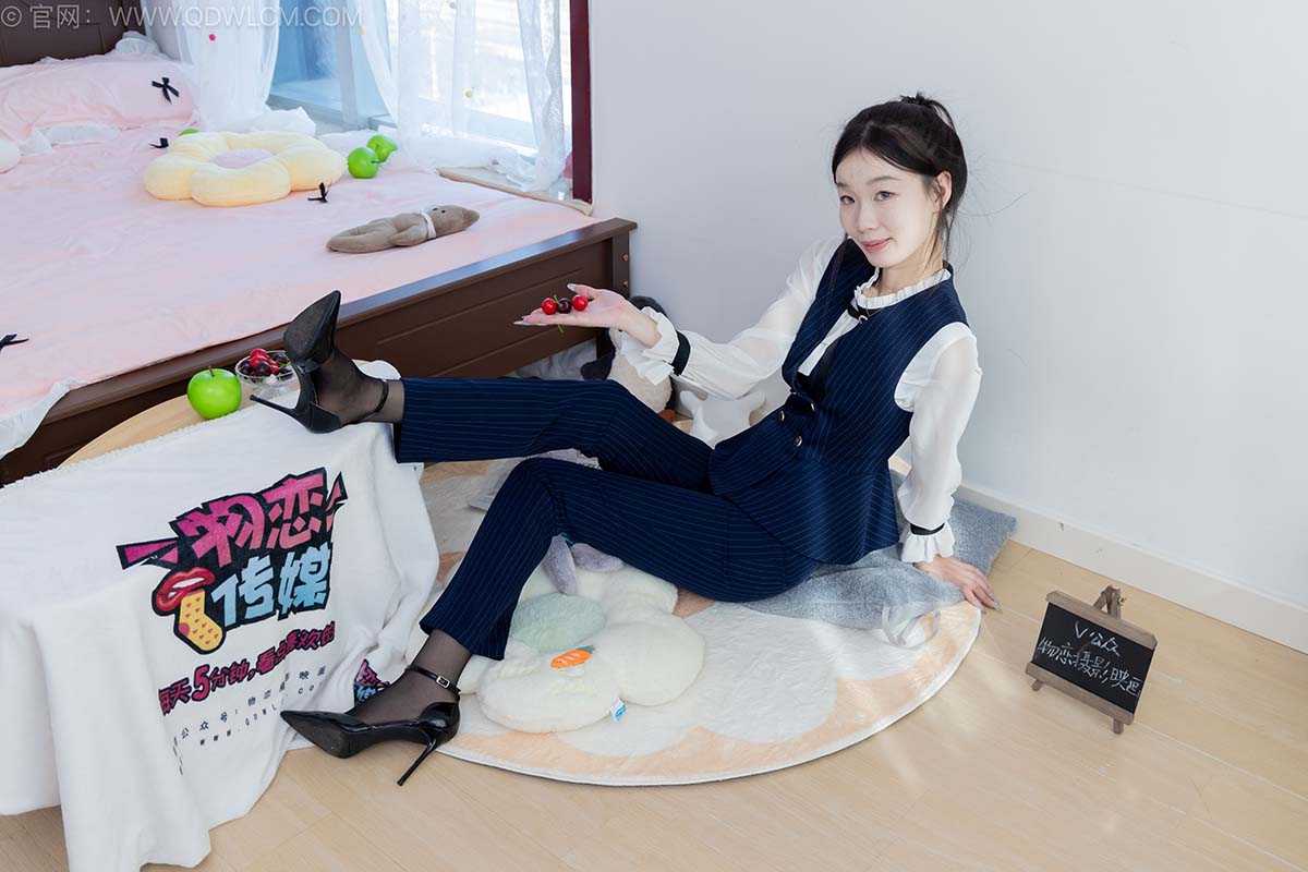 物恋传媒 NO.2578 水蜜桃-高跟鞋、薄黑丝、银行制服、裤里丝 WLCM物恋传媒-第1张