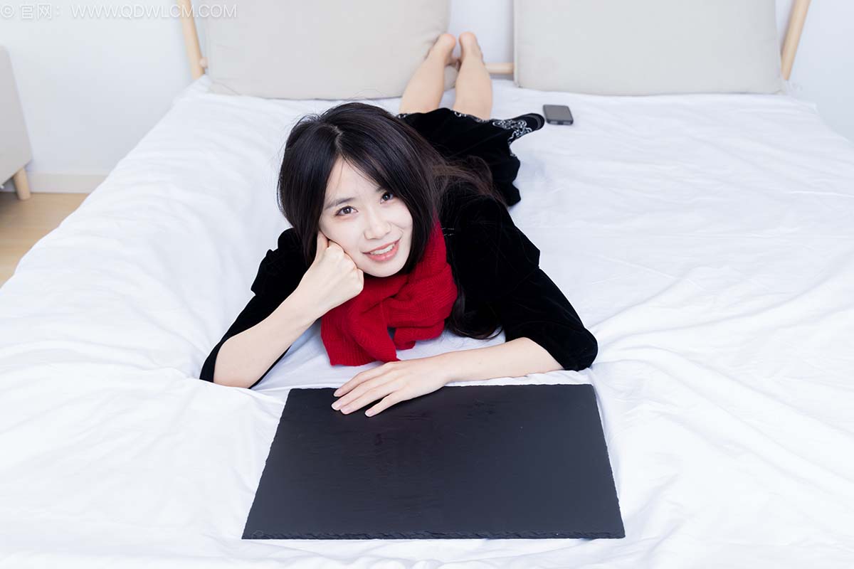 物恋传媒 NO.2577 菜菜-皮鞋、小腿薄黑丝、裸足 WLCM物恋传媒-第2张