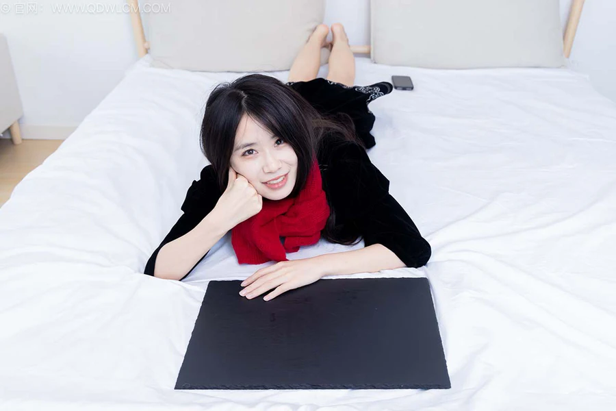 物恋传媒 NO.2577 菜菜-皮鞋、小腿薄黑丝、裸足 WLCM物恋传媒-第2张