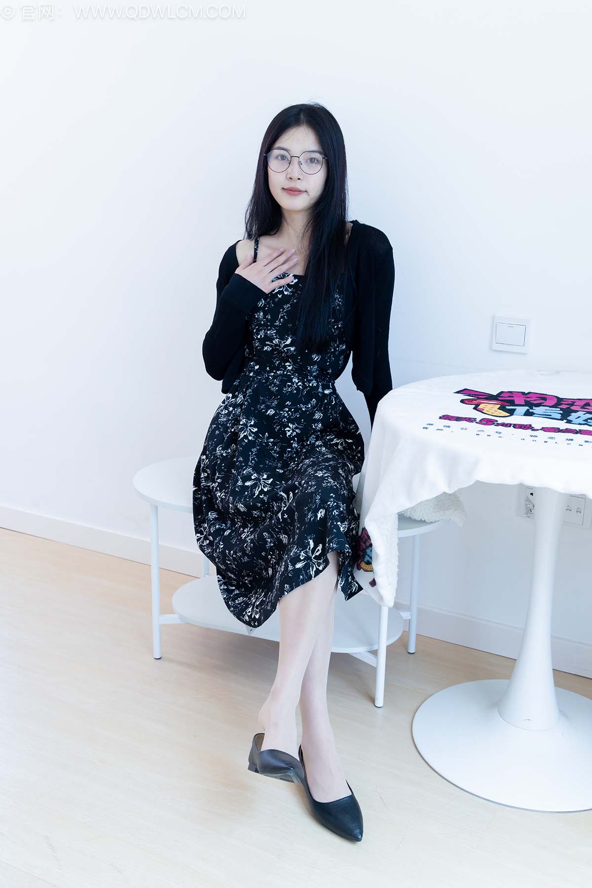 物恋传媒 NO.2580 茯苓-平底鞋、薄肉丝、裸足 WLCM物恋传媒-第1张