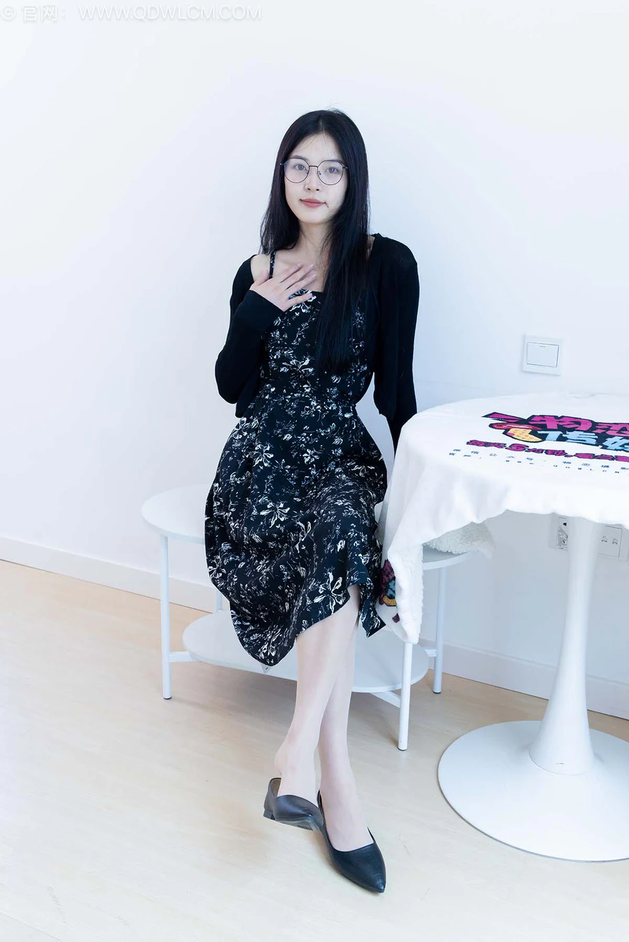 物恋传媒 NO.2580 茯苓-平底鞋、薄肉丝、裸足 WLCM物恋传媒-第1张