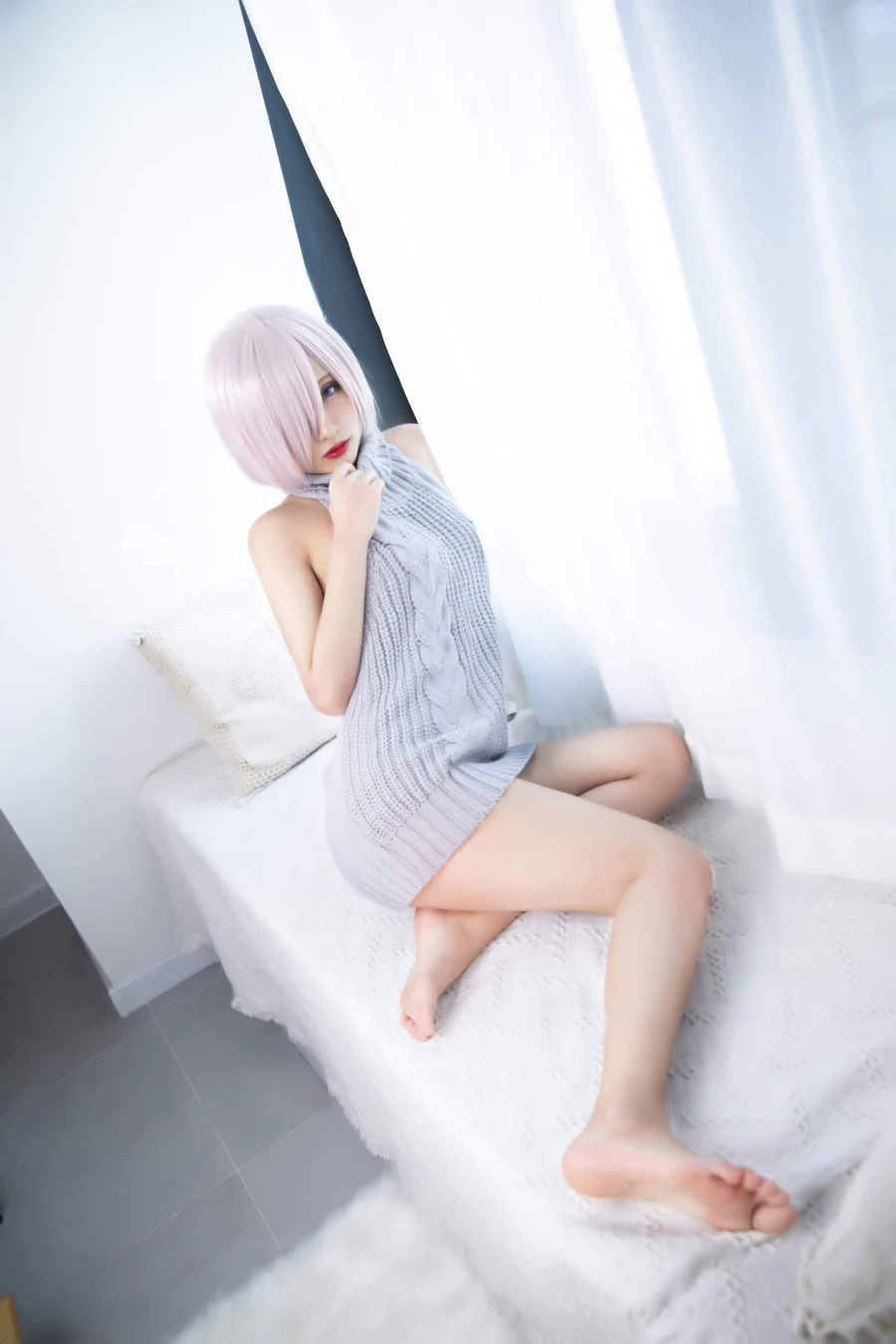 洛璃LoLiSAMA – 玛修露背毛衣 Cosplay-第1张