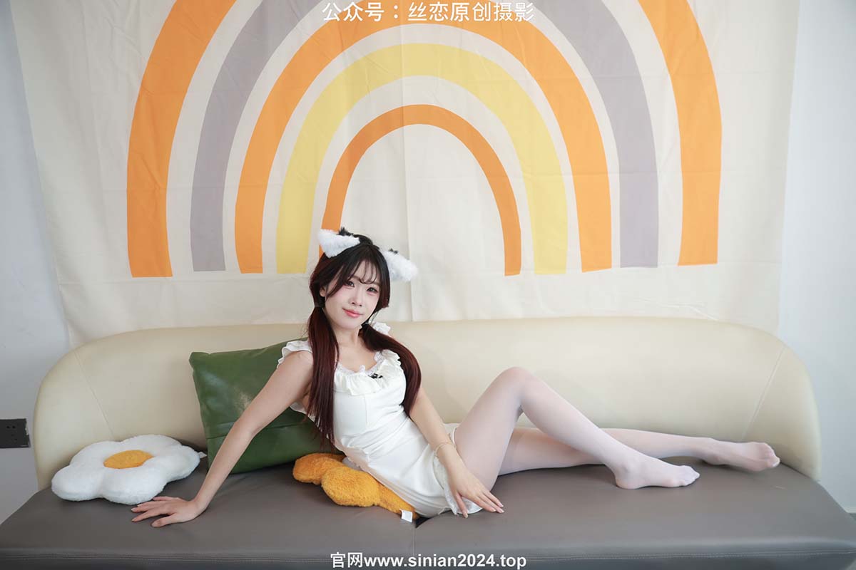 丝恋摄影 NO.045 小梦-白色超短裙 厚白丝袜 黑色小皮鞋 丝恋摄影-第1张