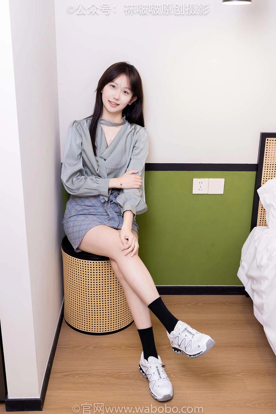 [BoBoSocks袜啵啵]NO.641 香菜-萨洛蒙运动鞋、黑棉袜、短肉丝 BoBoSocks袜啵啵-第1张