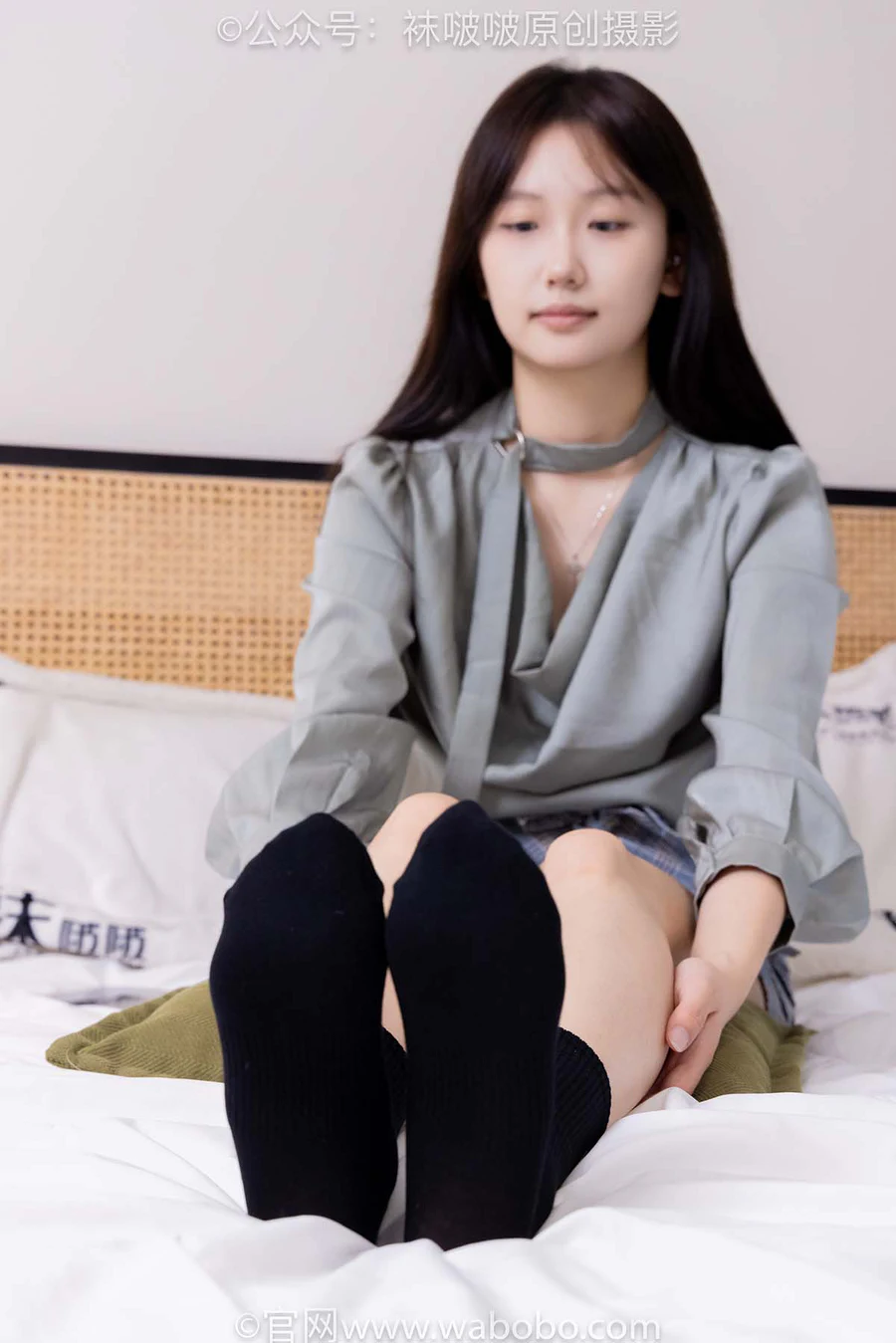 [BoBoSocks袜啵啵]NO.641 香菜-萨洛蒙运动鞋、黑棉袜、短肉丝 BoBoSocks袜啵啵-第2张