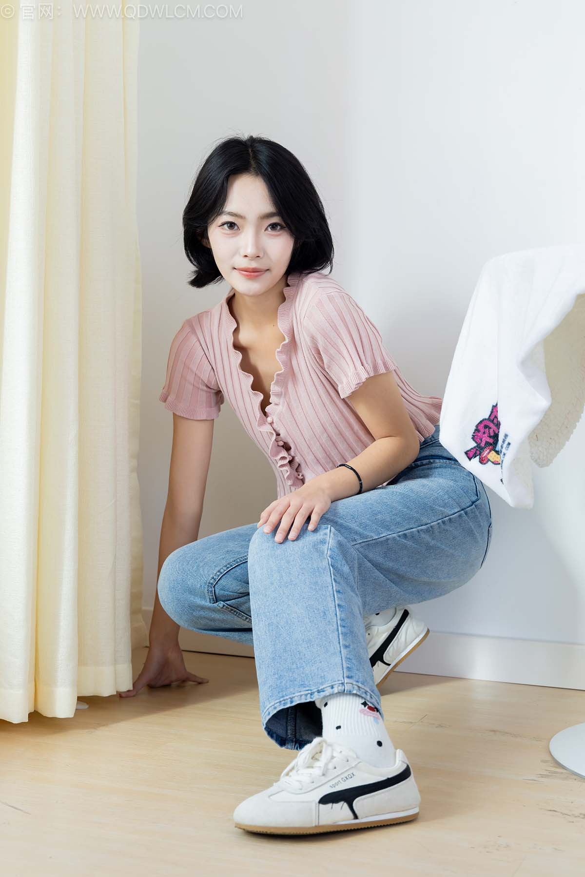 物恋传媒 NO.2585 小爱-运动鞋、白棉袜、薄黑丝、厚肉丝 WLCM物恋传媒-第1张