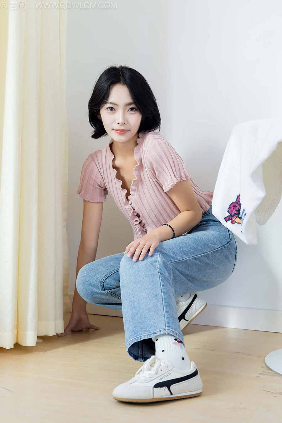 物恋传媒 NO.2585 小爱-运动鞋、白棉袜、薄黑丝、厚肉丝 WLCM物恋传媒-第1张