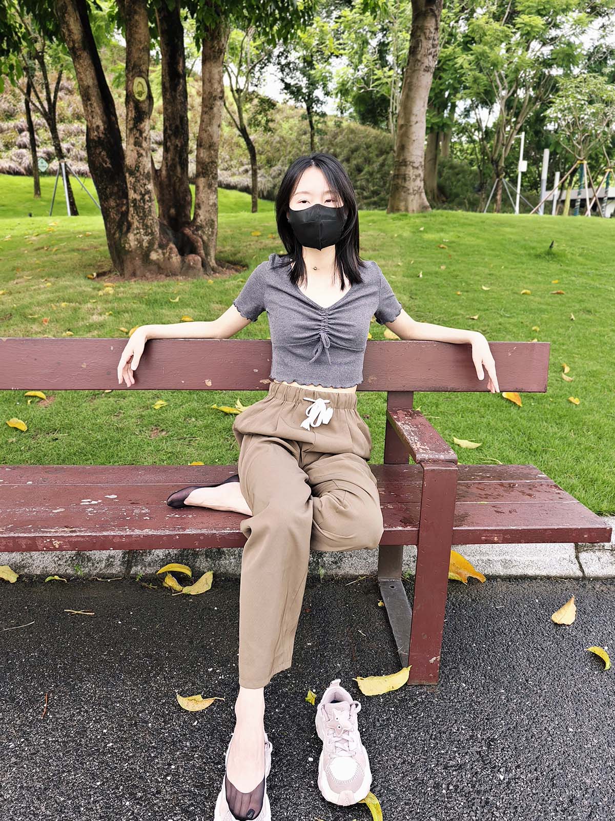 约拍系列 002号作品 口罩嫩白脚 约拍系列-第1张